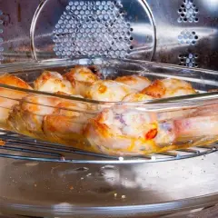 Jak podgrzać kurczaka w mikrofali bez wysuszenia? Sprawdzone sposoby