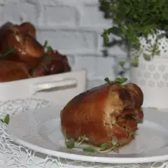 Jak upiec golonkę peklowaną, aby była soczysta i smakowita?