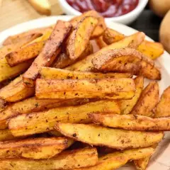 Czym przyprawić frytki z piekarnika, by zaskoczyć smakiem?