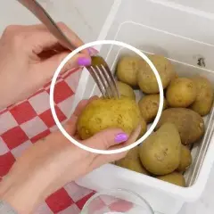 Jak podgrzać ziemniaki w mikrofali bez wysuszenia? Szybki i prosty sposób