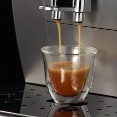 Jak zrobić kawę w ekspresie ciśnieniowym Delonghi - proste kroki do smaku