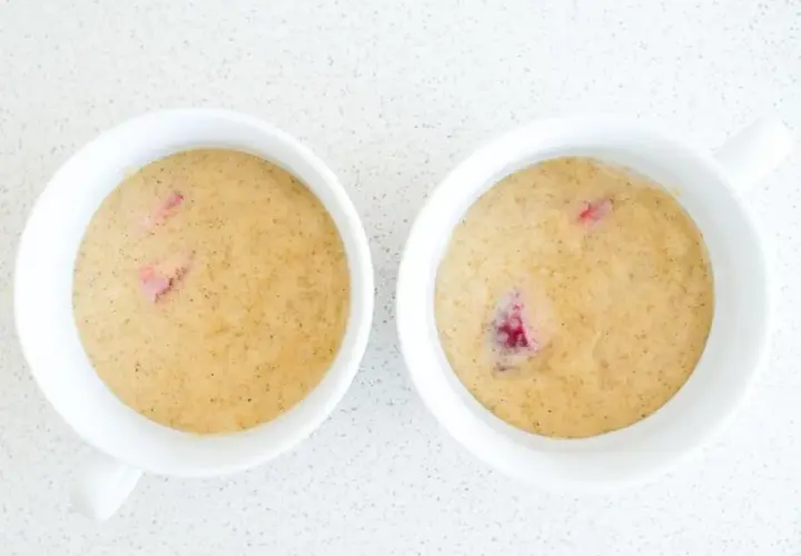 Szybkie ciasto w mikrofali: Prosty przepis bez pieczenia w 5 minut