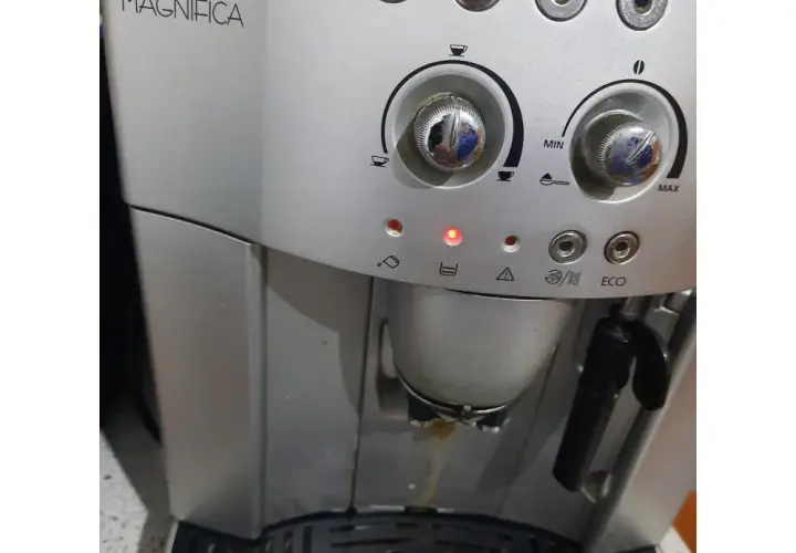 Jak zresetować ekspres do kawy DeLonghi i uniknąć problemów z działaniem