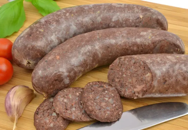 Z czym jeść kaszankę? Odkryj pyszne dodatki do tej potrawy