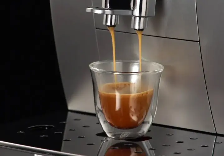Jak zrobić kawę w ekspresie ciśnieniowym Delonghi - proste kroki do smaku