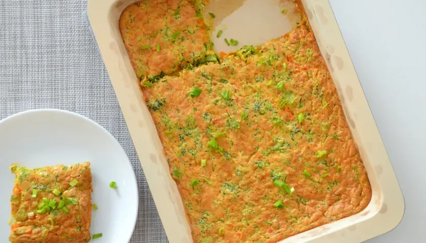 Omlet w piekarniku: Prosty przepis na puszyste śniadanie