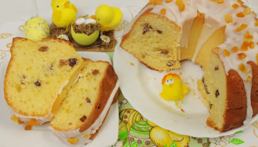 Pyszna babka drożdżowa, jak z przepisu babci, z rodzynkami i lukrem. Idealna na Wielkanoc.