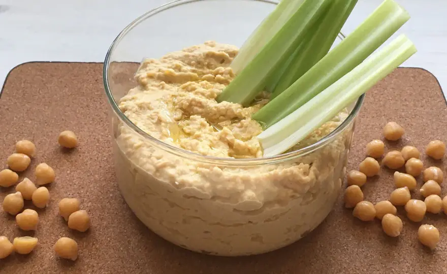 Hummus idealny - Przepis na kremową pastę z ciecierzycy