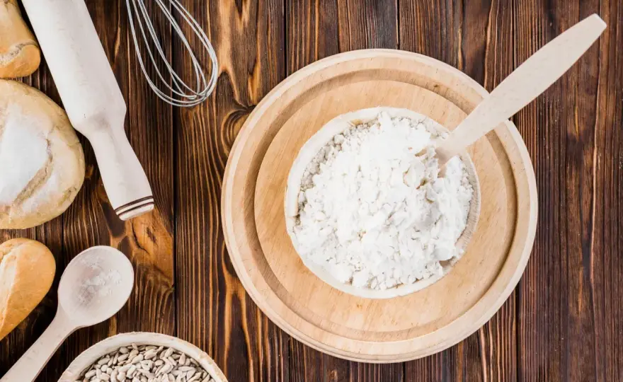 Mąka orkiszowa ma gluten? Sprawdź, kiedy lepiej jej unikać
