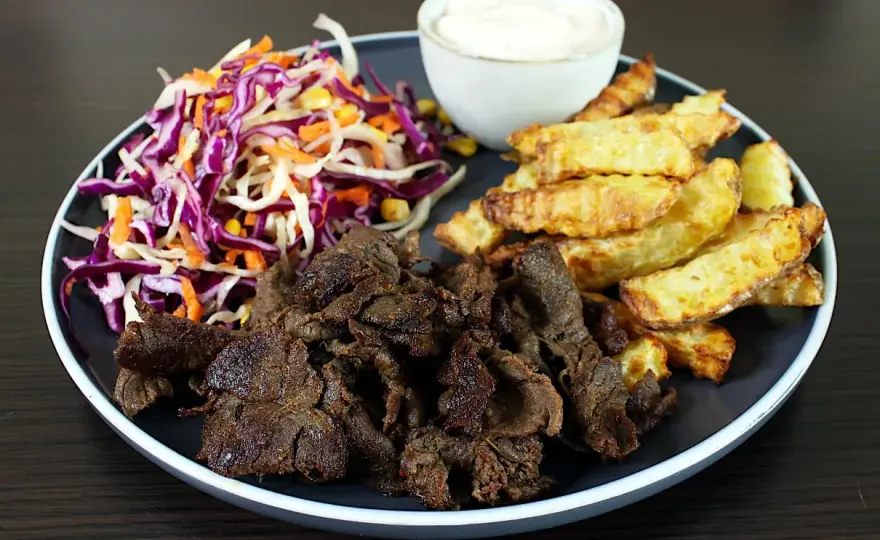 Gyros domowy - przepis na soczyste mięso jak z tawerny