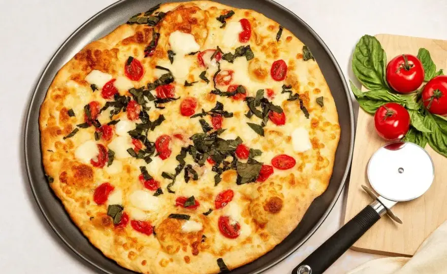 Pizza z serka wiejskiego - idealny spód bez wyrastania!