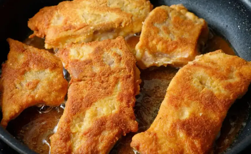 Jak smażyć rybę na patelni? - Poznaj triki na chrupiącą skórkę