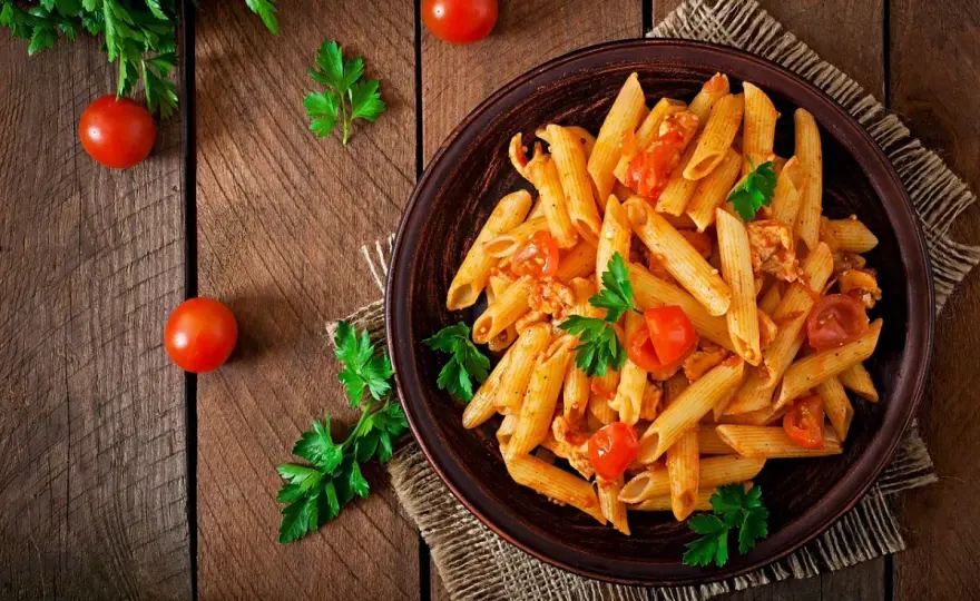 Ile czasu gotować makaron penne? Sprawdź, jak uniknąć rozgotowania!