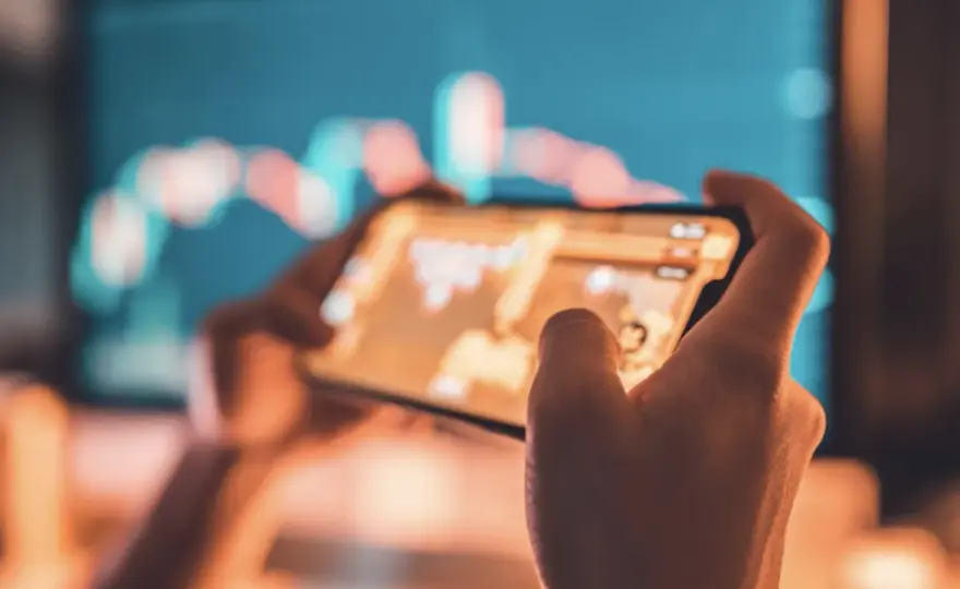 Trendy w grach 2025: gry błyskawiczne i elementy społecznościowe na platformach rozrywkowych online