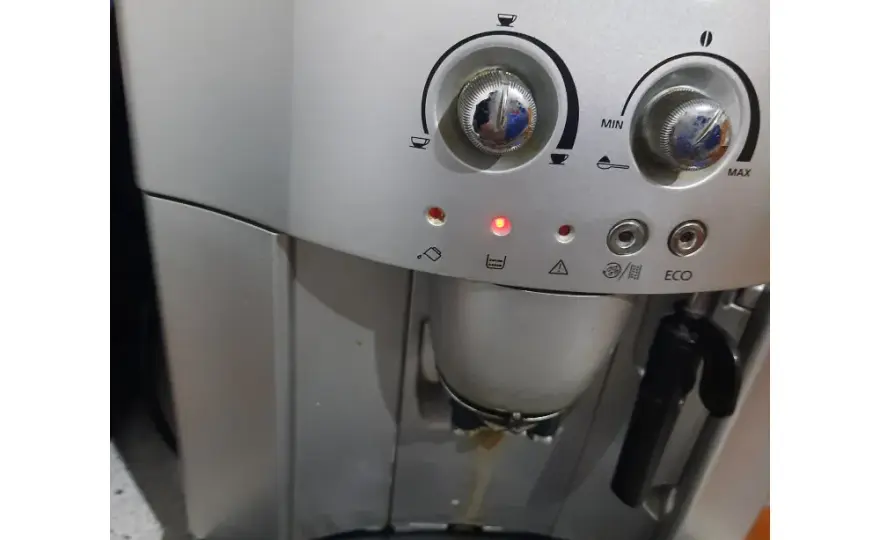 Jak zresetować ekspres do kawy DeLonghi i uniknąć problemów z działaniem