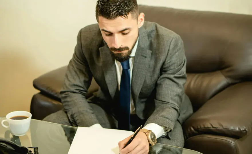 Kawa w biurze – czy to nowy benefit pracowniczy, czy niezbędne narzędzie pracy?