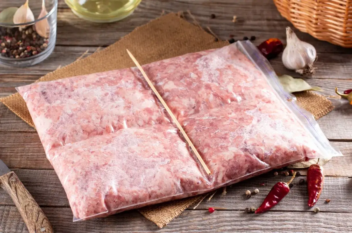 Zdjęcie Jak rozmrozić mięso mielone w mikrofali - szybkie i bezpieczne metody